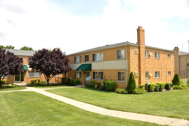 3556 - 3598 Robroy Dr - Robroy Apartments