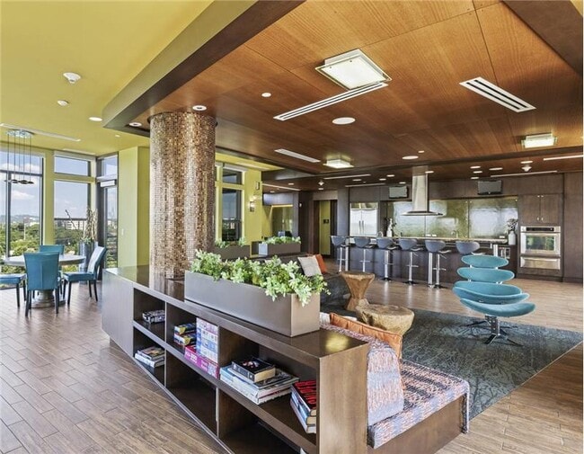 Building Photo - 117 1/2 Sandra Muraida Way