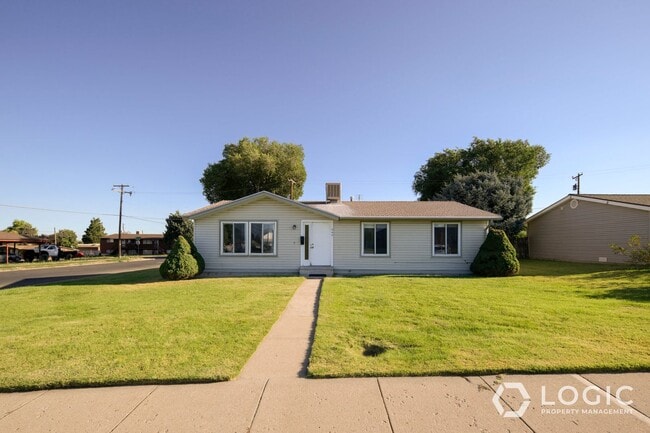 Primary Photo - Gorgeous Home in Great Location!