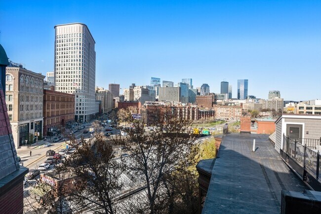 Building Photo - 75 Clarendon St