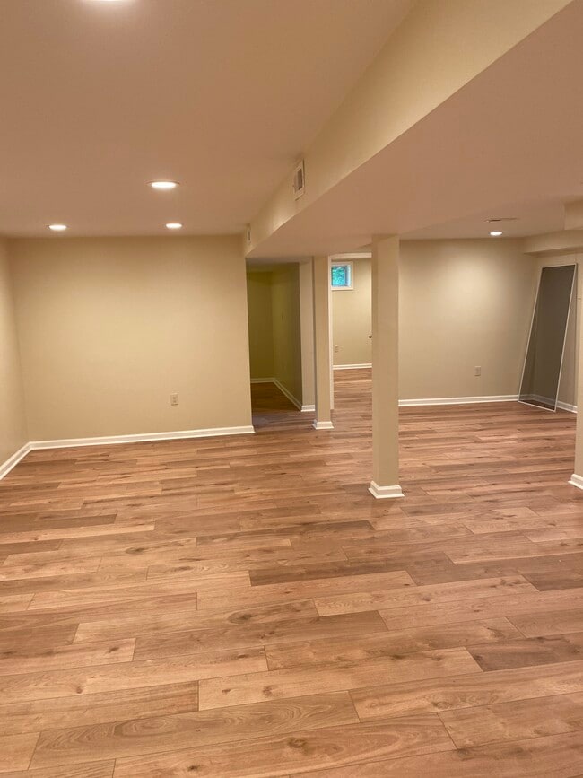 Building Photo - 2117 Parsonage Ln