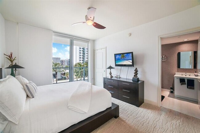 Building Photo - 3101 S Ocean Dr