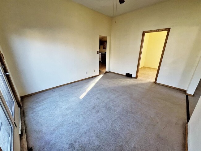 Building Photo - 801 E 6th- 4 bedroom house