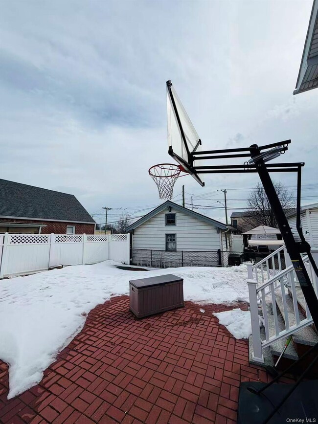 Building Photo - 30 Herkomer St