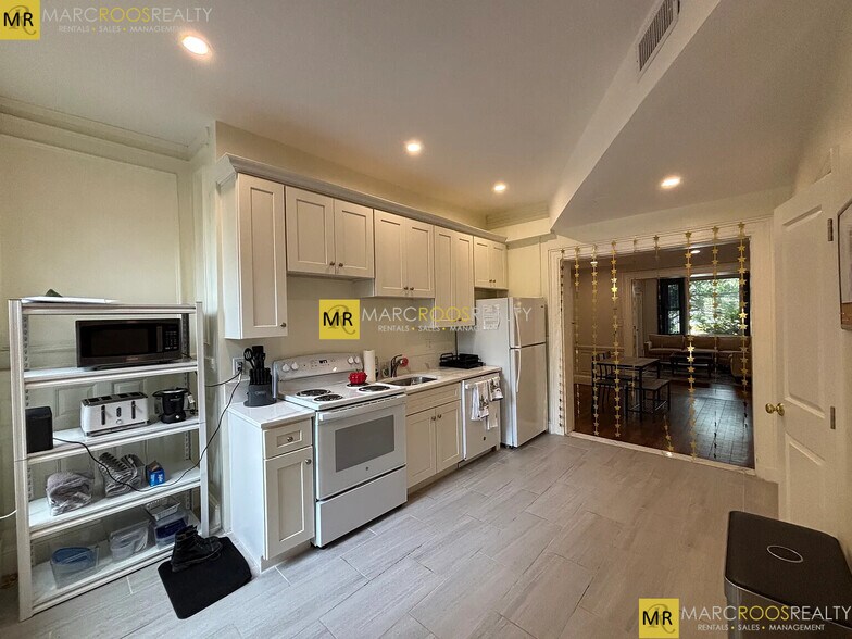 Primary Photo - 1712 Beacon St