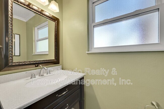 Building Photo - 2430 S Eagle Way