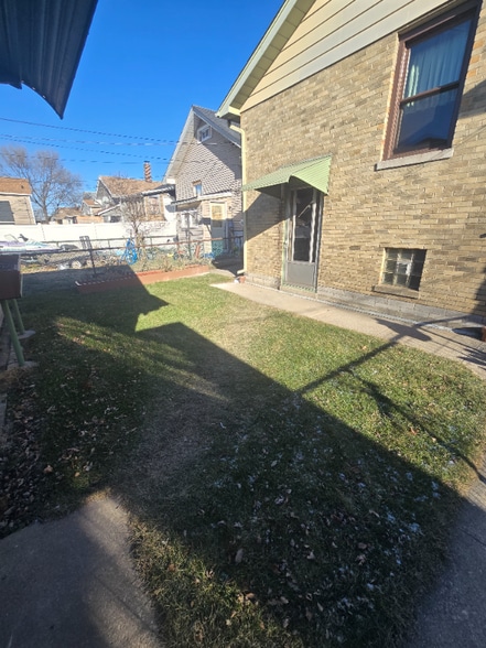 Building Photo - 1718 Lake Ave