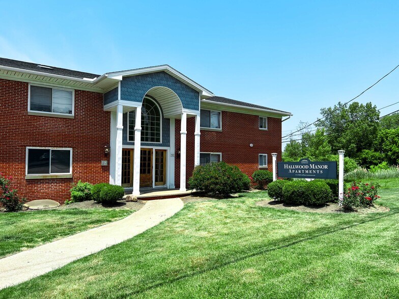 Primary Photo - Hallwood Manor Apartments
