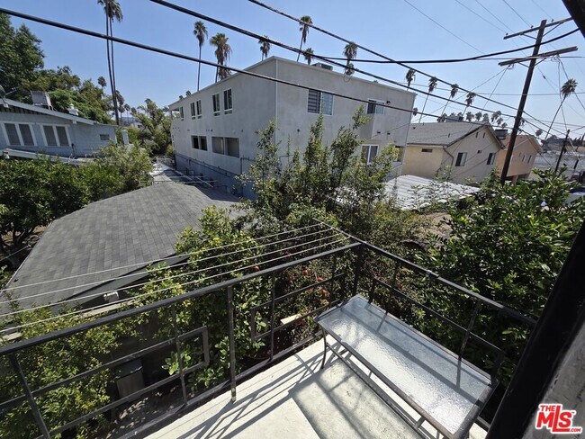 Building Photo - 1532 N Harvard Blvd