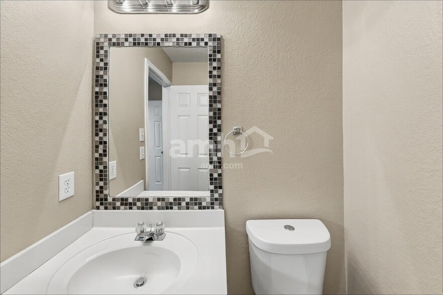 Building Photo - 10518 Marengo Ln