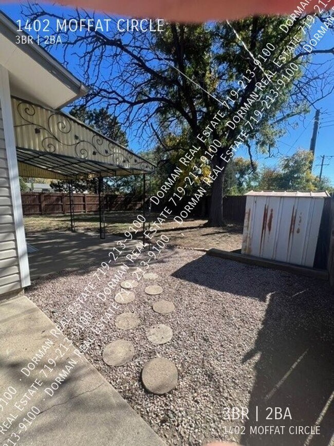 Building Photo - 1402 Moffat Cir