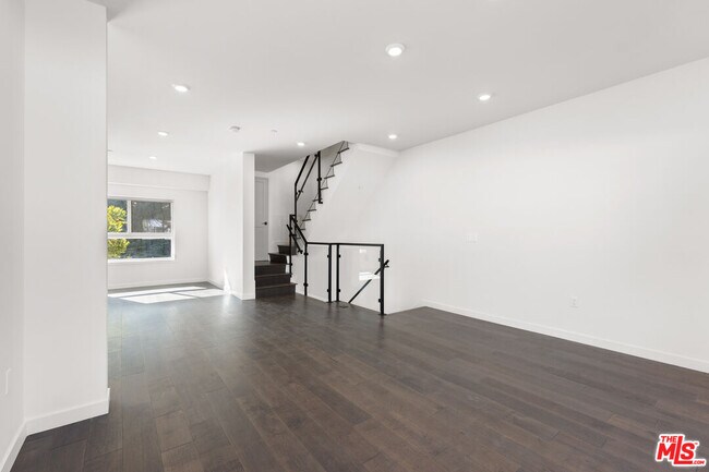 Building Photo - 849 N Alta Vista Blvd