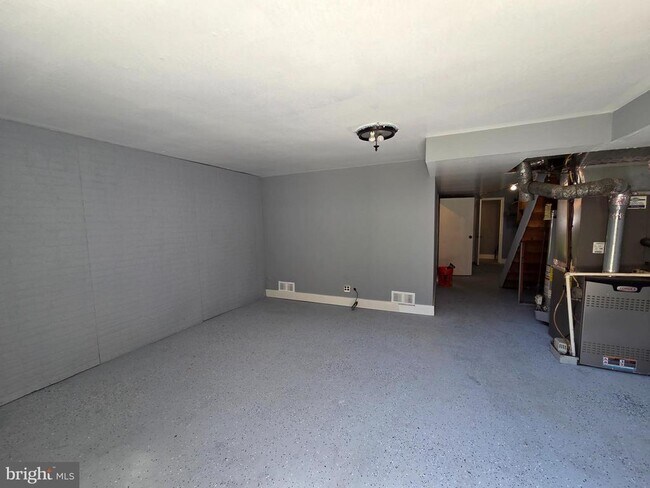 Building Photo - 8044 Mars Pl