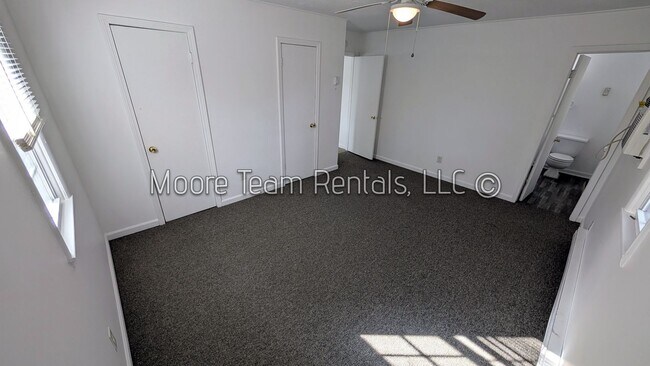 Building Photo - Cedar Hill Cir - Duplex