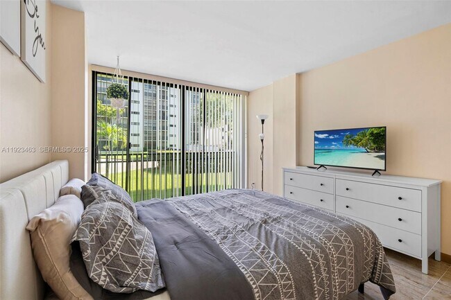 Building Photo - 17011 N Bay Rd