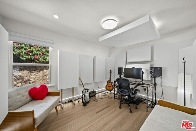 Building Photo - 6295 Ivarene Ave