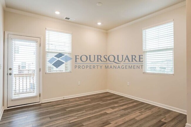 Building Photo - Three Story Town Home | Entry Level Bedroo...
