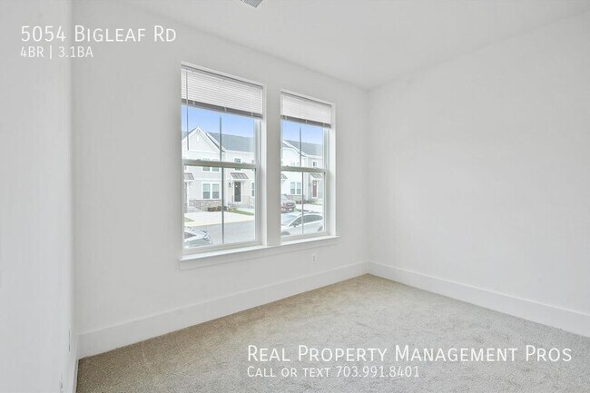 Building Photo - 5054 Bigleaf Rd