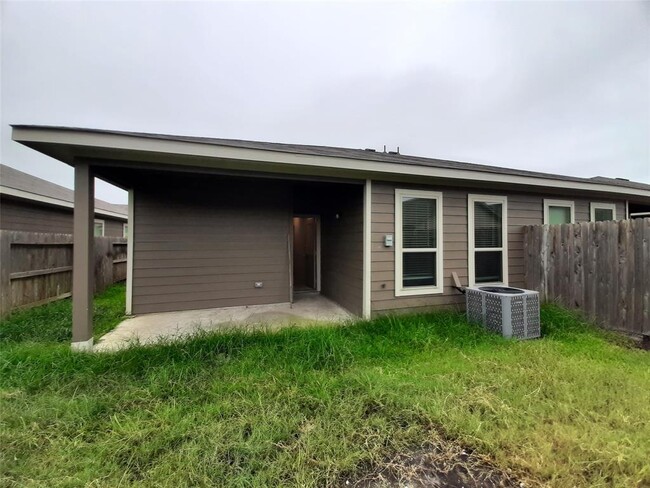 Building Photo - 9724 Grosbeak Ln