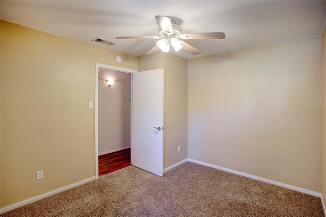 Building Photo - 1304 Harwell Dr