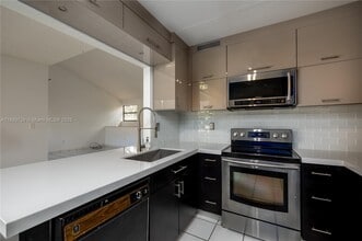 Building Photo - 575 W Park Dr