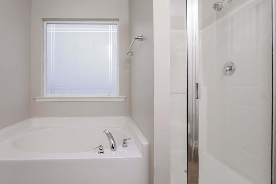 Building Photo - 934 Lakemont Dr