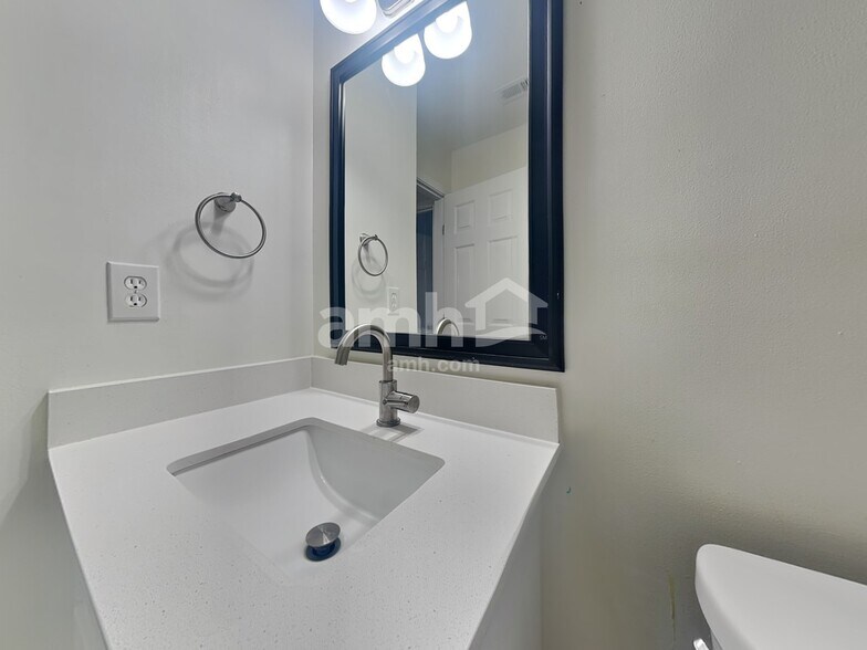 Building Photo - 2612 Bricker Dr