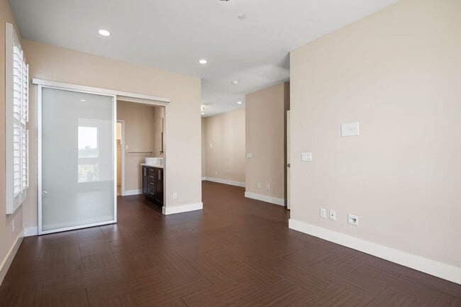 Building Photo - Resort Style 2BD Townhome in Origen at Civ...