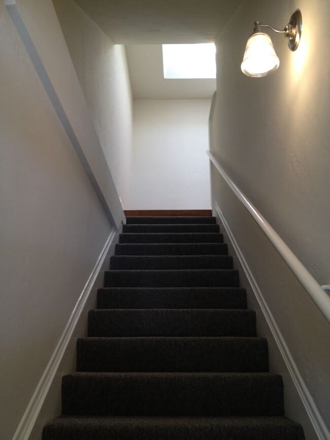 Building Photo - CM530L