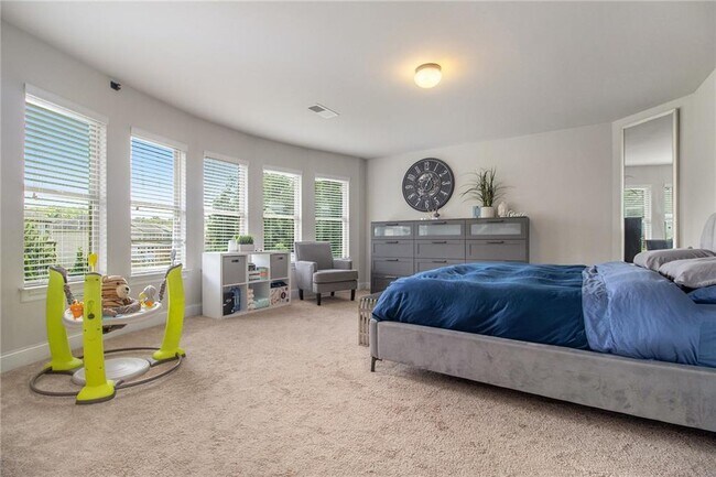 Building Photo - 2701 Blake Towers Ln