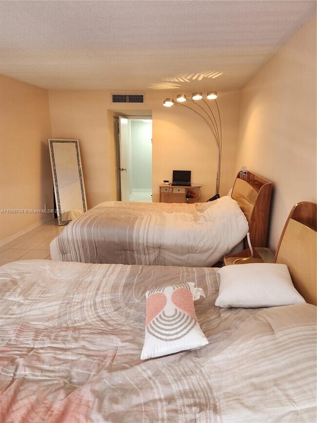 Building Photo - 1890 S Ocean Dr