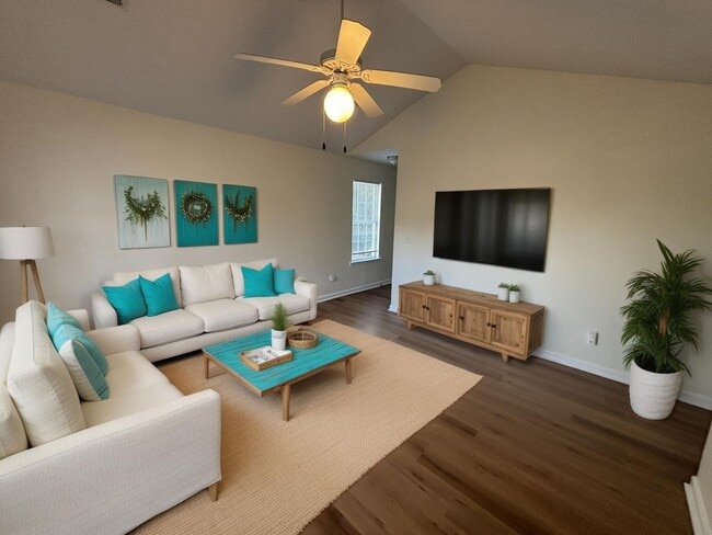 Building Photo - 3 Bed 3 Bath Garage Apartment Home