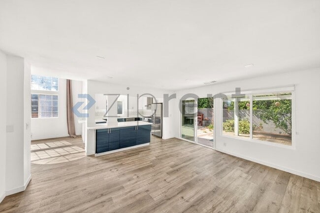 Building Photo - 2481 S Bundy Dr