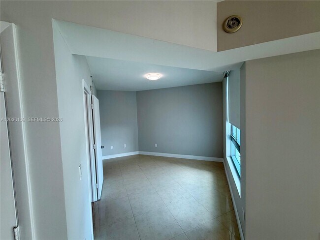 Building Photo - 350 S Miami Ave