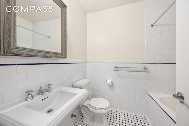 Building Photo - 132 W 123rd St