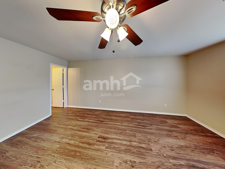 Building Photo - 11004 Monahan Park