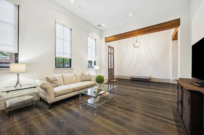 Building Photo - 5353 Lampasas St