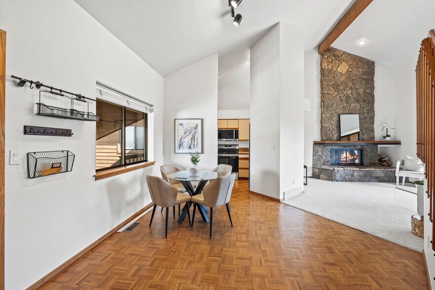 Building Photo - 501 Manhattan Dr