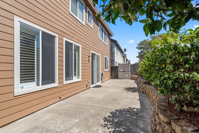 Building Photo - Your Next Home Is Ready!