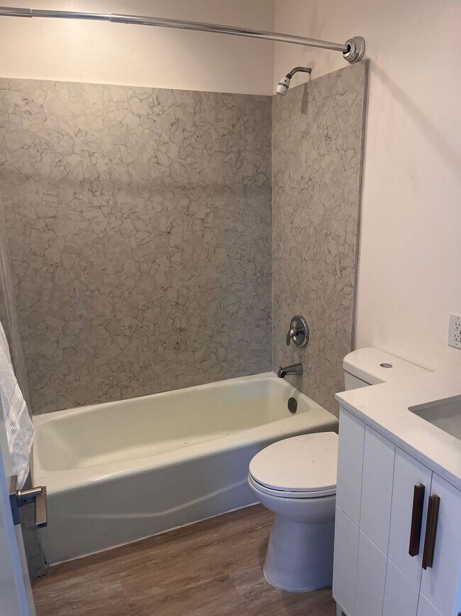 Building Photo - FREE RENT UNTIL JULY 1 2026 You must see this most amazing Clairemont “penthouse” ever!