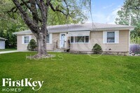 Building Photo - 607 NE Main St