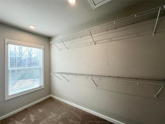 Building Photo - 1865 Parkades Path