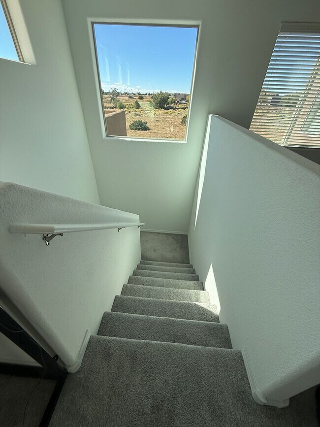 Building Photo - Villas de Los Soleras - Pristine 3 bdr, 2 1/2 bath Townhome, 2 car garage & Views!