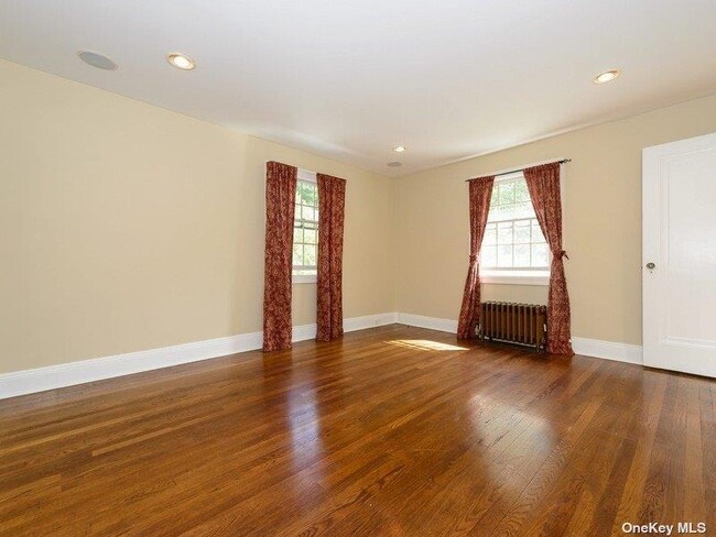 Building Photo - 70 Beechwood Ave