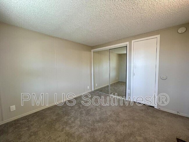 Building Photo - 437 Riverfront Dr