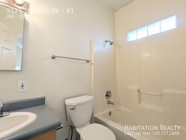 Building Photo - 933 E Hedrick Dr