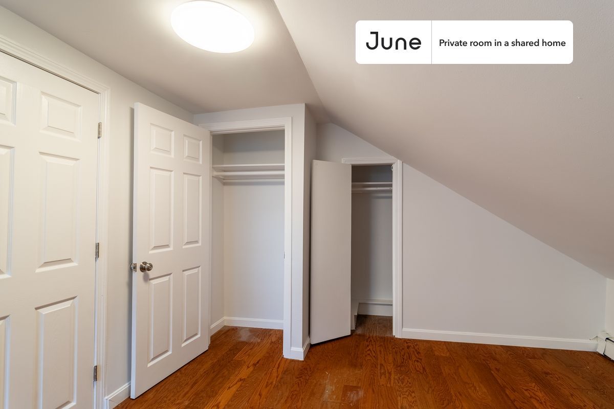 Building Photo - Room in Shared 4 bed/4 bath home