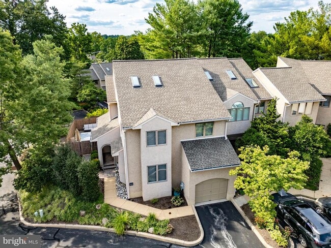 Building Photo - 42 Greythorne Woods Cir