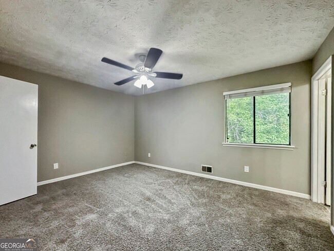 Building Photo - 323 Park Ridge Ct