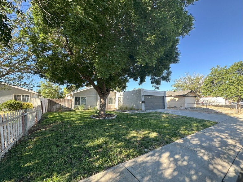 Primary Photo - 3712 W Avenue K14